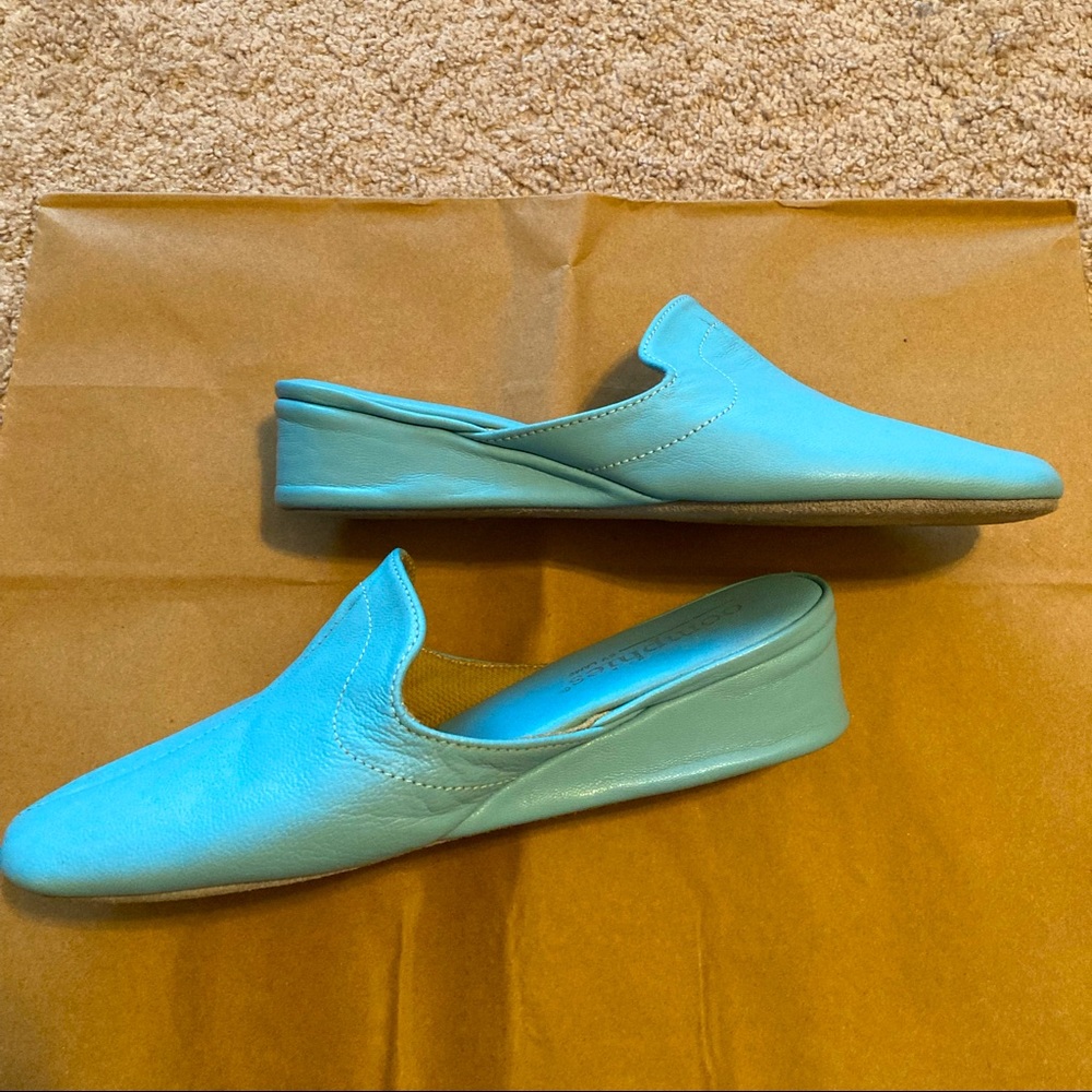 Oomphies by Lamo house or lounge slippers or mules